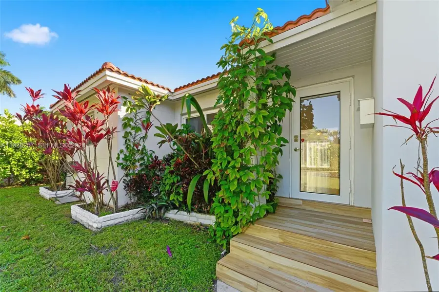 1538 Funston St, Hollywood, FL 33020 - Image #2