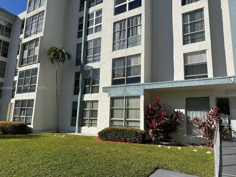 17560 Atlantic Blvd #109, Sunny Isles Beach, FL 33160 - Image #2