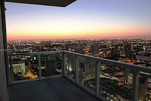 253 NE 2nd St #4303, Miami, FL 33132 - Image #1