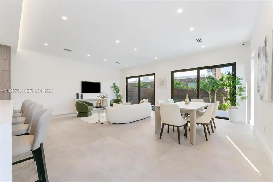 2435 NE 18th St, Fort Lauderdale, FL 33305 - Image #3