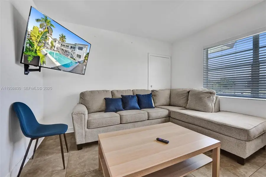 335 Desoto St, Hollywood, FL 33019 - Image #2