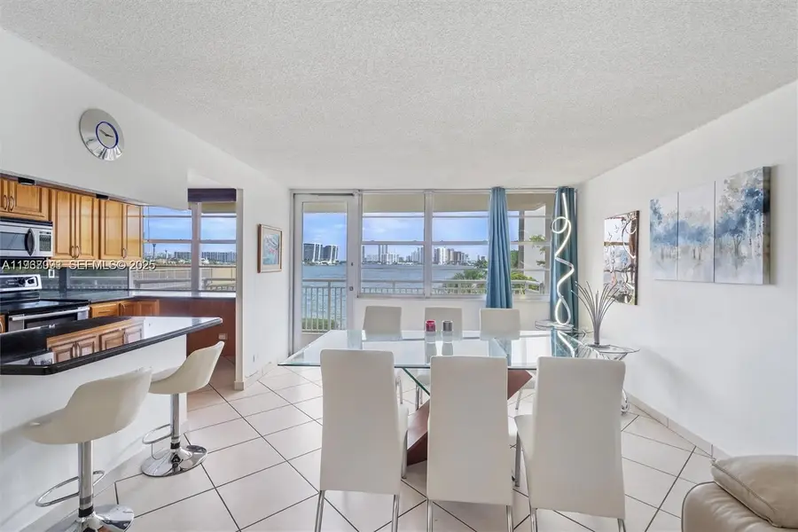 251 174th St #218, Sunny Isles Beach, FL 33160 - Image #2