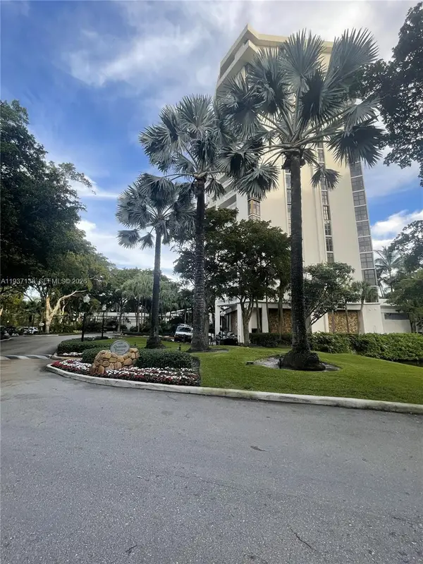 1000 Quayside Ter #1807, Miami, FL 33138