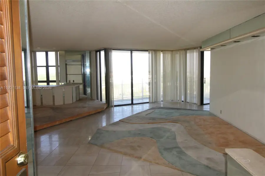 1000 Quayside Ter #1807, Miami, FL 33138 - Image #2