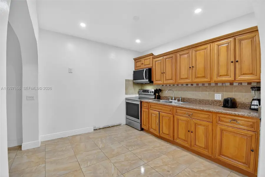 643 NE 130th St, North Miami, FL 33161 - Image #2