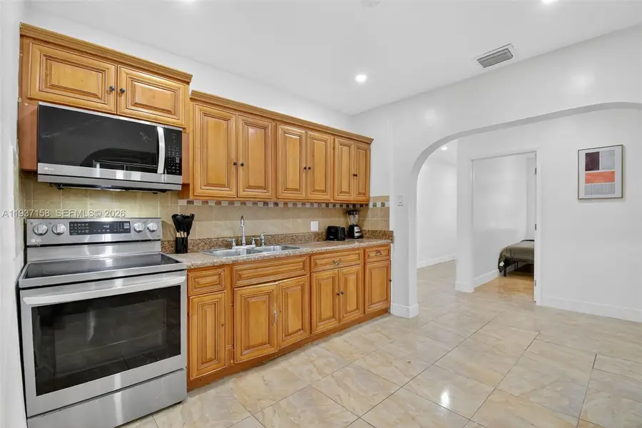643 NE 130th St, North Miami, FL 33161 - Image #3