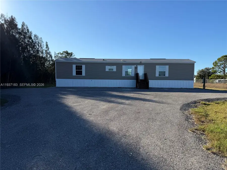 130 N Granja St, Clewiston, FL 33440 - Image #2
