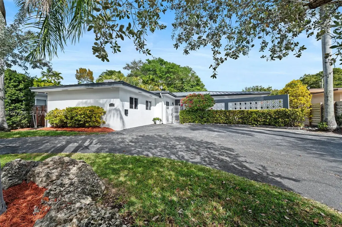 218 S Shore Dr, Miami, FL 33141 - Image #1