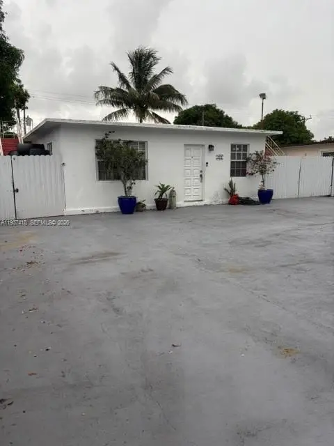 832 E 20th St, Hialeah, FL 33013