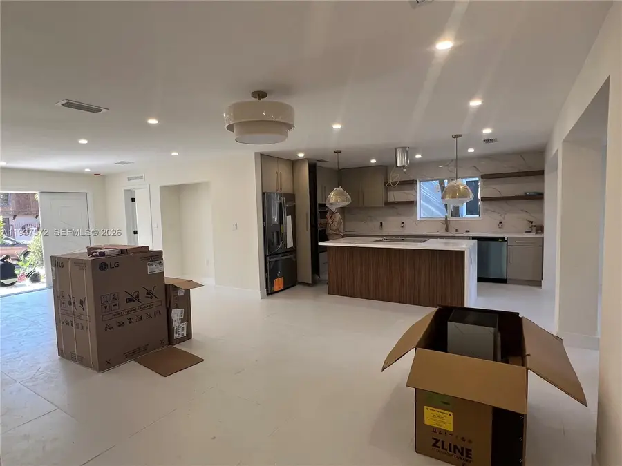 2315 NW 3rd St, Miami, FL 33125 - Image #2