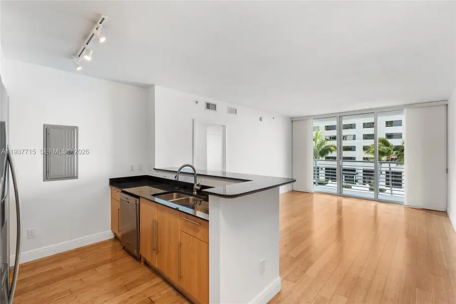 335 S Biscayne Blvd #908, Miami, FL 33131 - Image #2