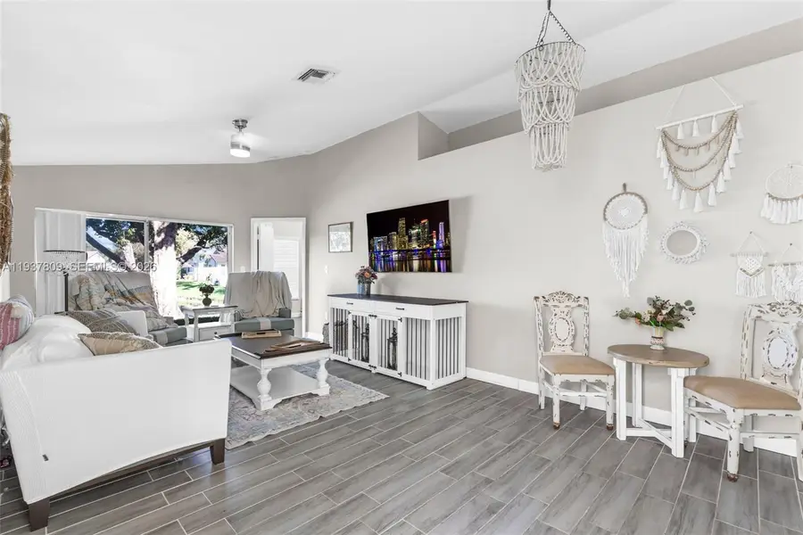 10831 NW 3rd Ct, Pembroke Pines, FL 33026 - Image #2