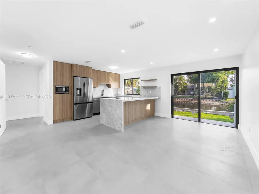 212 SW 7th St, Hallandale Beach, FL 33009 - Image #3