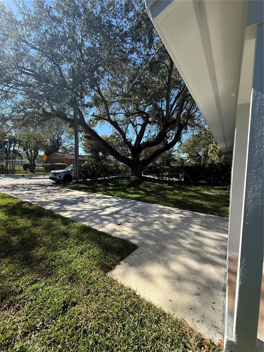 6091 SW 64th Ter, South Miami, FL 33143 - Image #3
