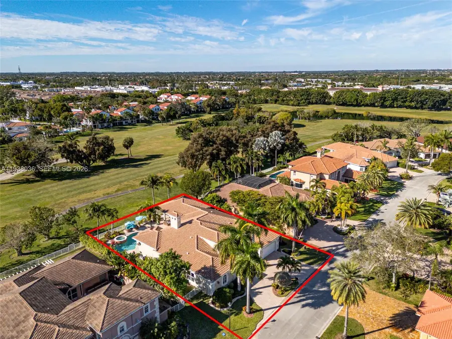 610 W Enclave Cir W, Pembroke Pines, FL 33027 - Image #2