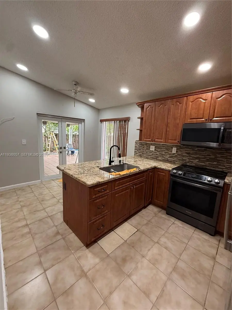 19926 NW 67th Pl, Hialeah, FL 33015 - Image #2