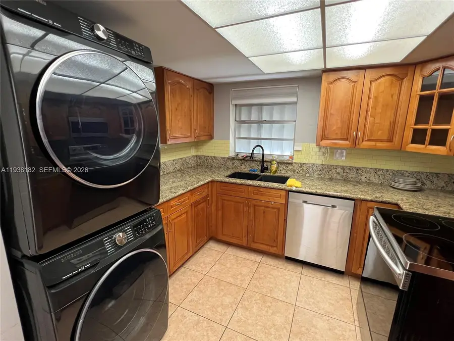 7521 W Sunrise Blvd #A2, Plantation, FL 33313 - Image #2