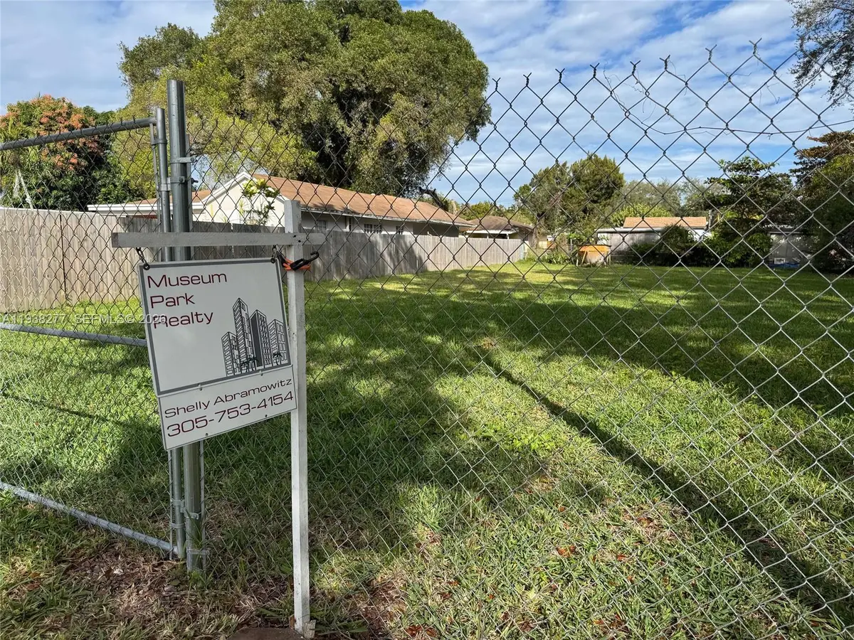 261 NW 96th St, Miami, FL 33150 - Image #1