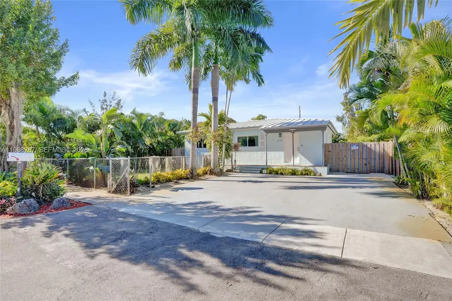 1713 NW 8th Ave, Fort Lauderdale, FL 33311 - Image #2