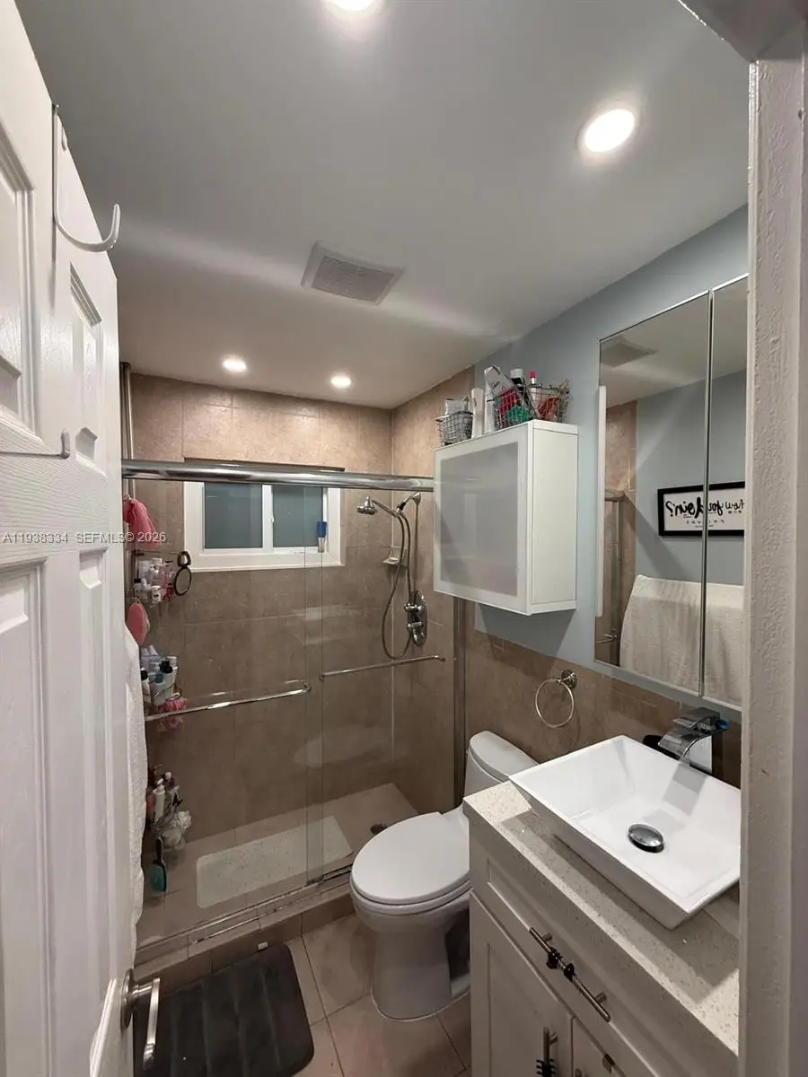 8450 NW 7th St, Pembroke Pines, FL 33024 - Image #2