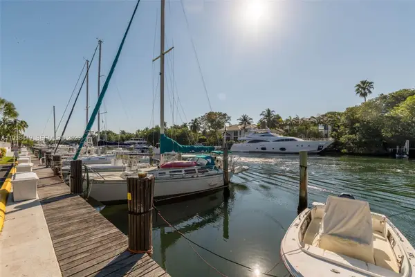 100 Edgewater Dr #204, Coral Gables, FL 33133