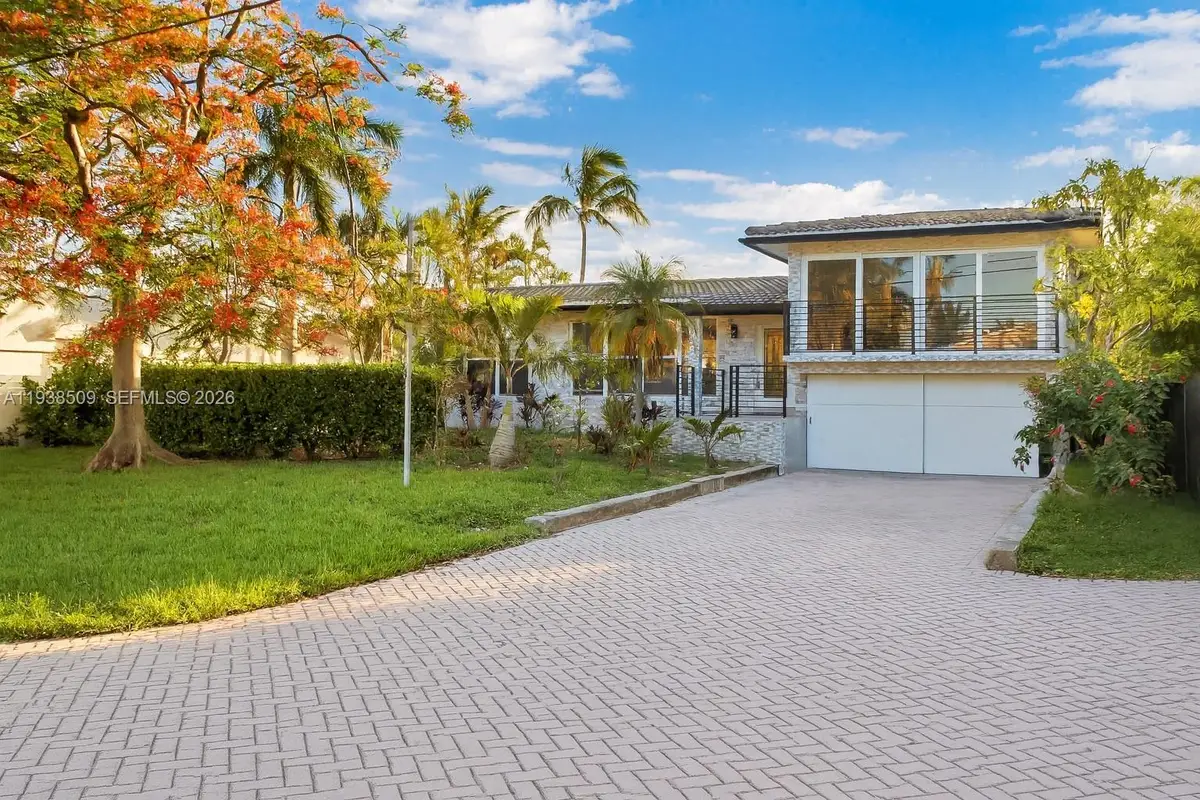 2141 NE 18th Ave, Wilton Manors, FL 33305 - Image #1