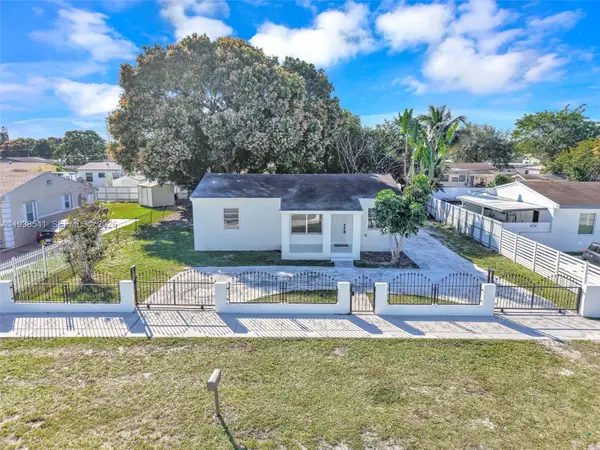 2932 NW 159th St, Miami Gardens, FL 33054