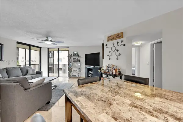 10501 W Broward Blvd #311, Plantation, FL 33324