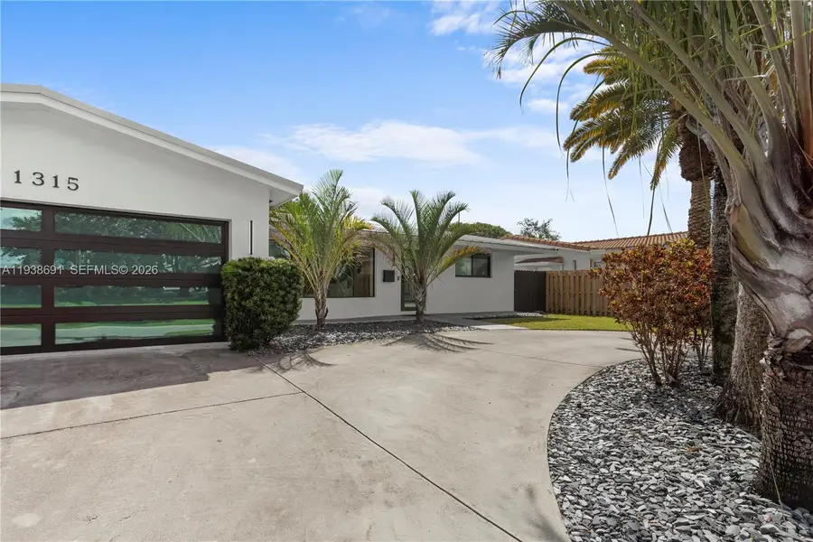 1315 N 47th Ave, Hollywood, FL 33021 - Image #2