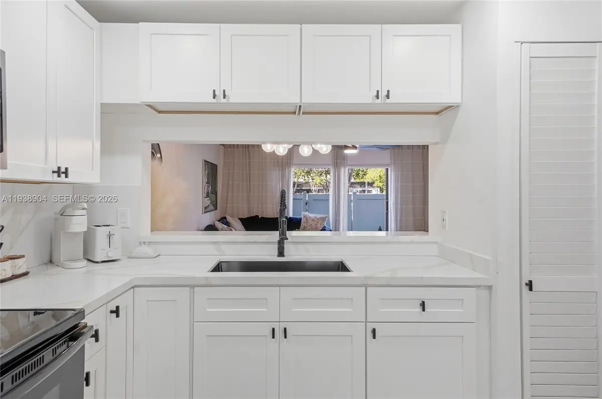 11611 NW 11th St #11611, Pembroke Pines, FL 33026 - Image #1