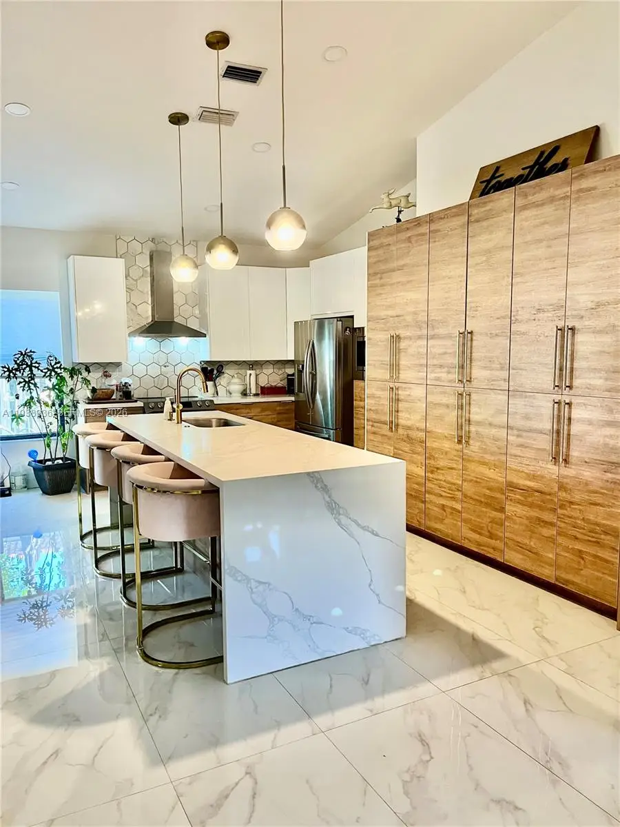 6201 Portsmouth Ln, Davie, FL 33331 - Image #1