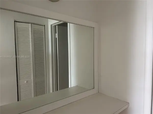 2632 NE 214th St, Miami, FL 33180