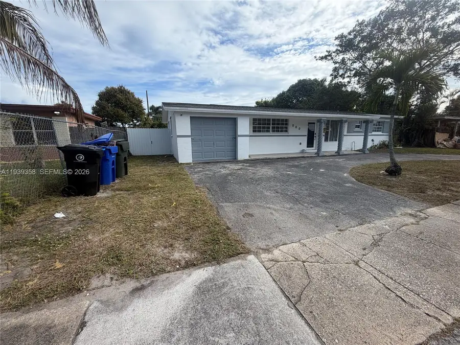 660 SW 30th Ter, Fort Lauderdale, FL 33312 - Image #2