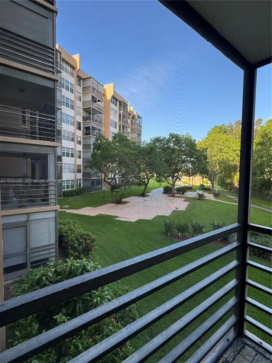 1100 Saint Charles Pl #203, Pembroke Pines, FL 33026 - Image #3