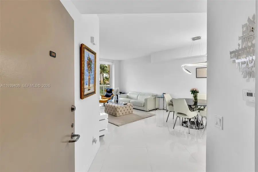 21050 Point Pl #302, Aventura, FL 33180 - Image #2