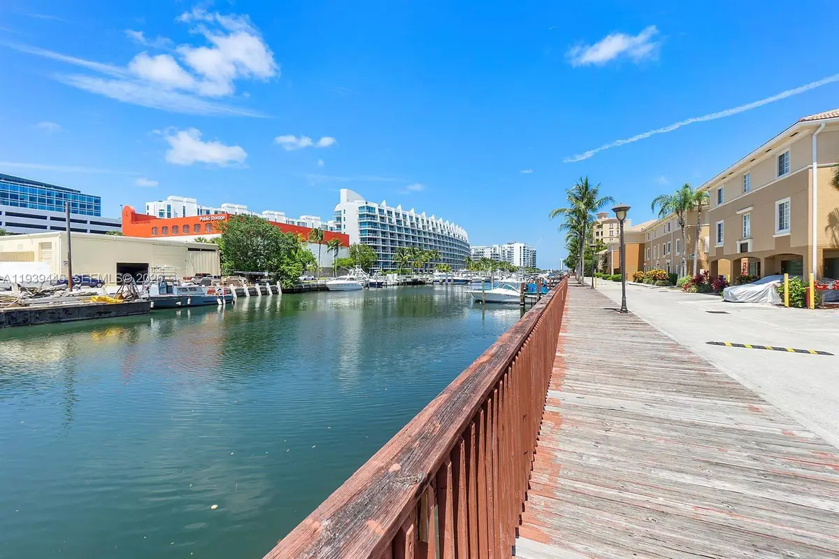 2861 NE 185th St #302, Aventura, FL 33180 - Image #1