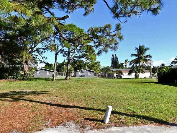 24 North St, Fort Pierce, FL 34946