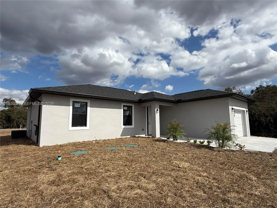 1048 Jay Ct, Port Labelle, FL 33935 - #3