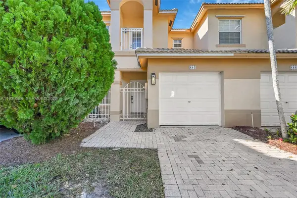 884 NW 170th Ter, Pembroke Pines, FL 33028