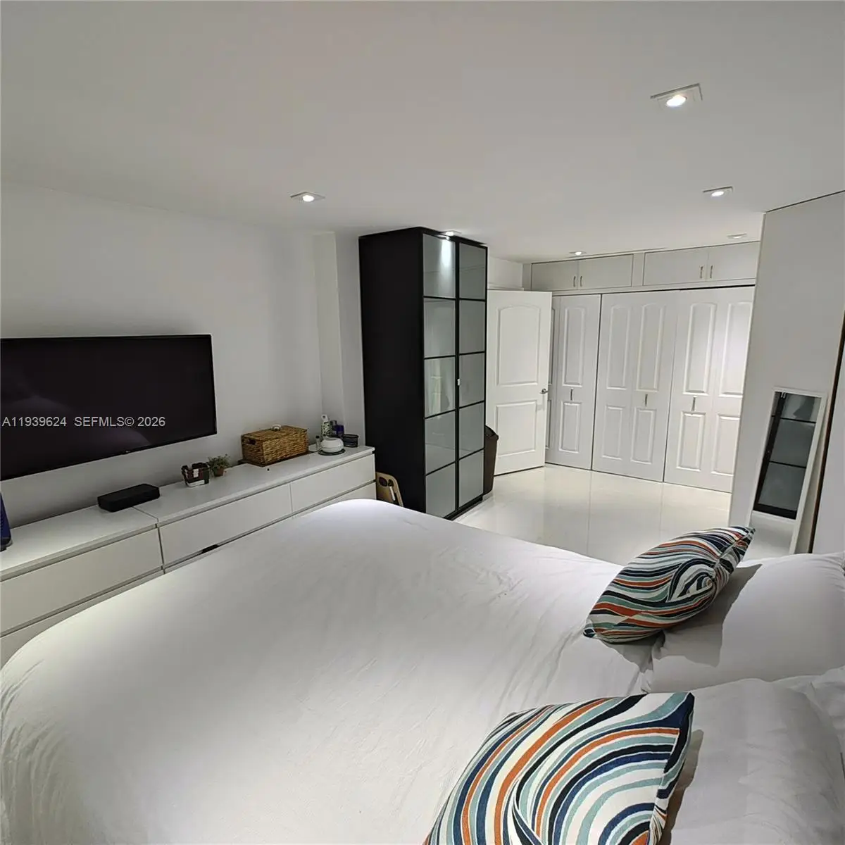 2750 NE 183rd St #301, Aventura, FL 33160 - Image #1