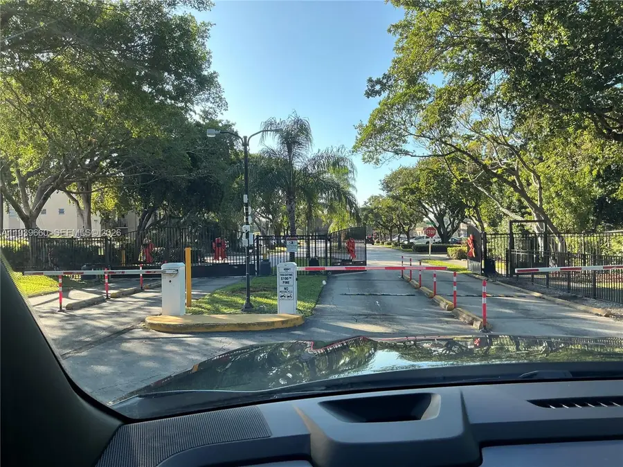 200 Ashbury Rd #203, Hollywood, FL 33024 - Image #2