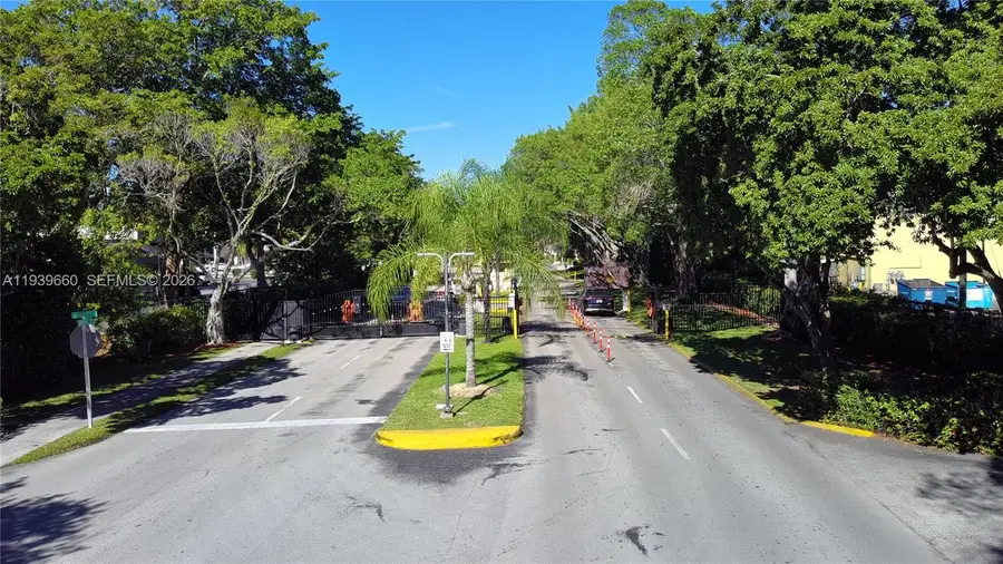 200 Ashbury Rd #203, Hollywood, FL 33024 - Image #3