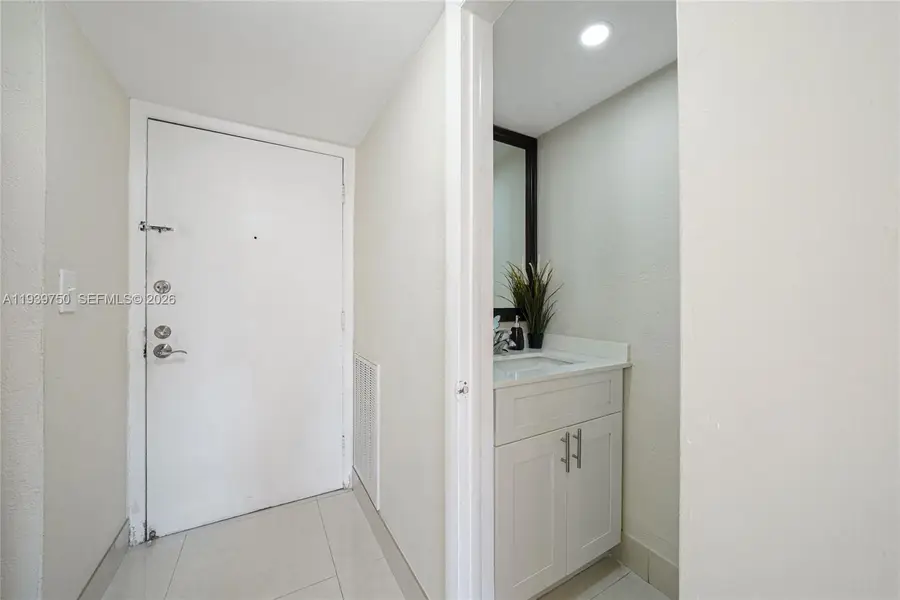 1305 W 53rd St #429, Hialeah, FL 33012 - Image #2