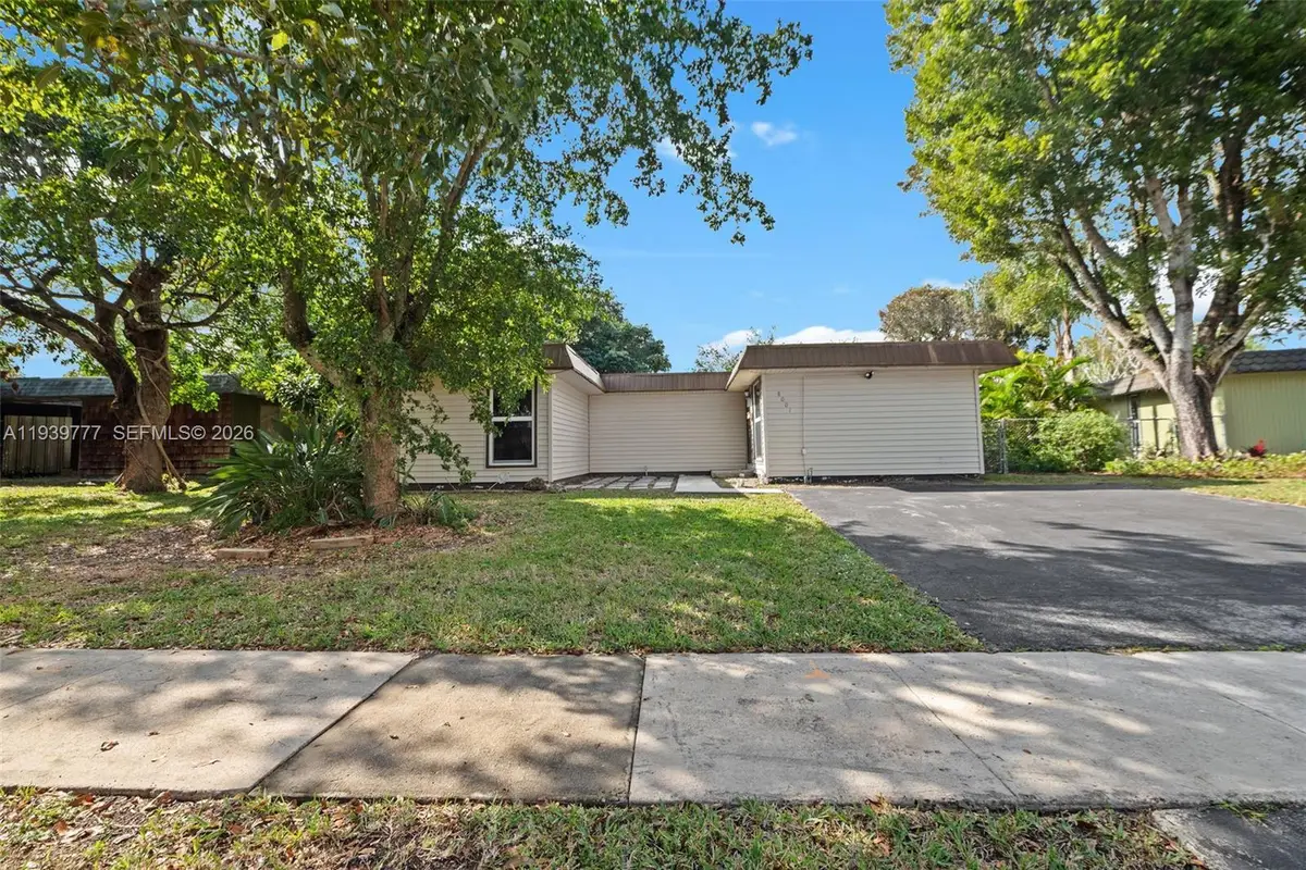 8001 NW 68th Ter, Tamarac, FL 33321 - Image #1