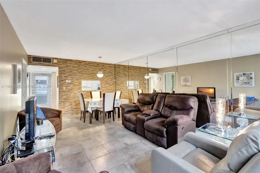 3431 NW 50th Ave #113, Lauderdale Lakes, FL 33319 - Image #2