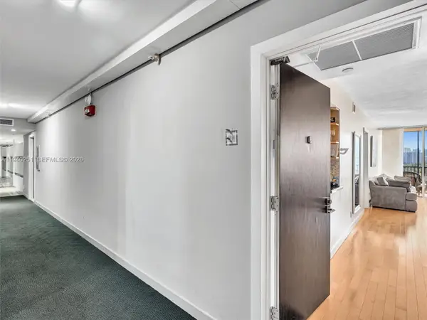 20379 W Country Club Dr #1138, Aventura, FL 33180