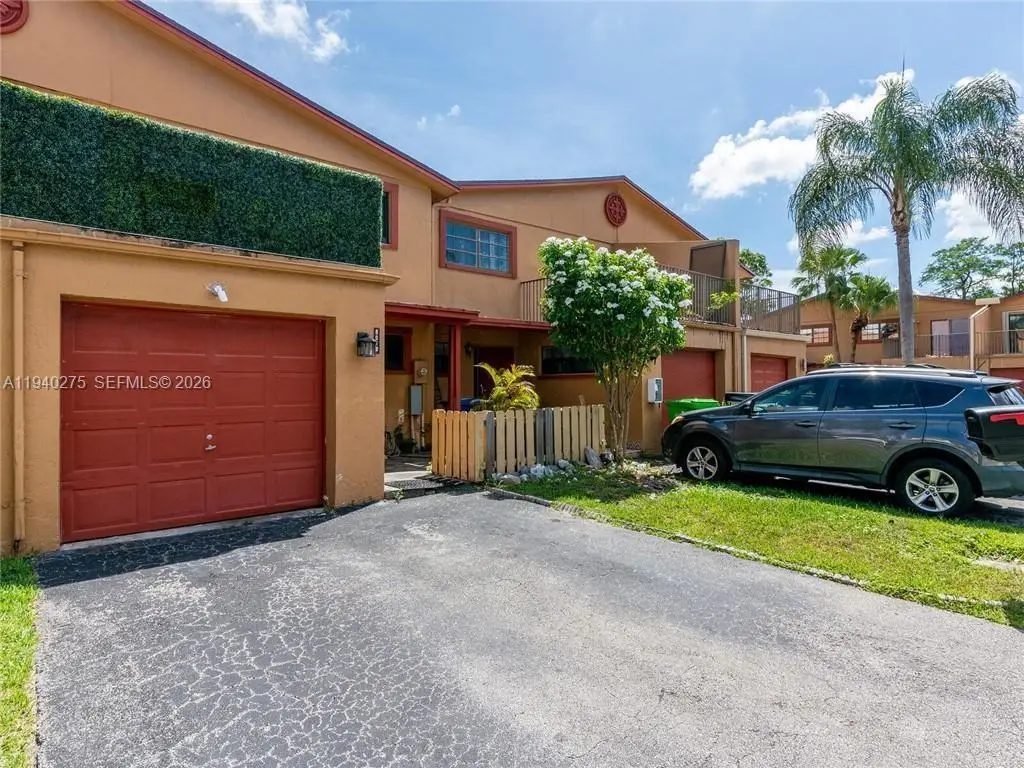 8019 NW 27th Pl, Sunrise, FL 33322 - Image #1