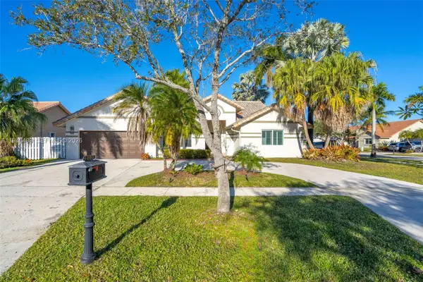 1092 NW 162nd Ave, Pembroke Pines, FL 33028