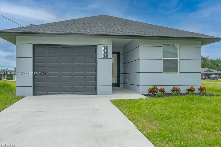 2045 Carver Ave, Fort Myers, FL 33916 - #2