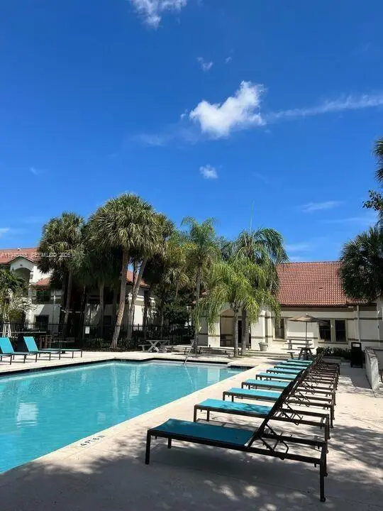 550 S Park Rd #14-8, Hollywood, FL 33021